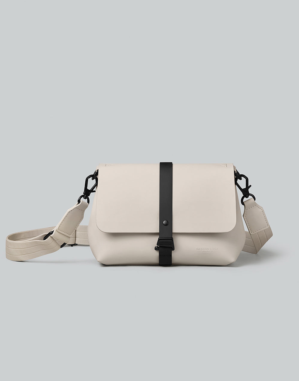 Bolso Spläsh Crossbody Crema, vista frontal con correa