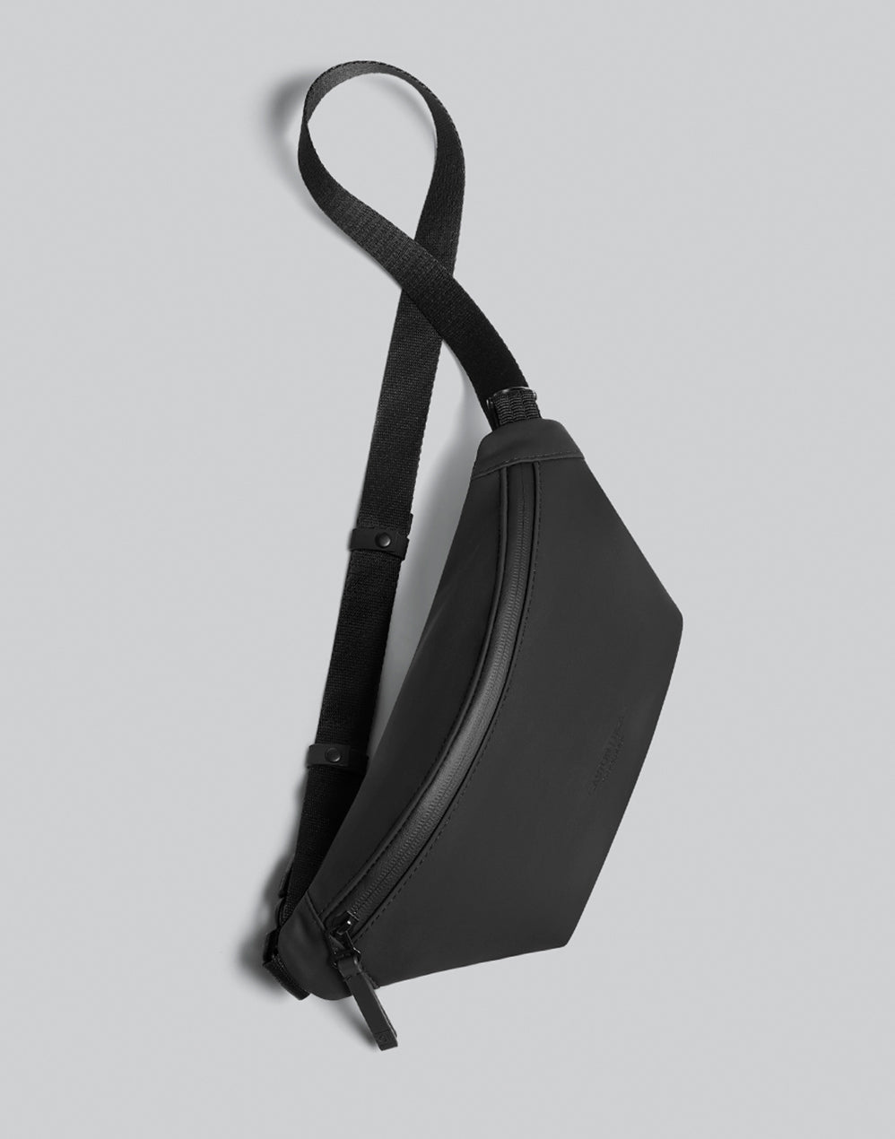 Cangurera Däsh Bumbag Negro con cierre y correa negra