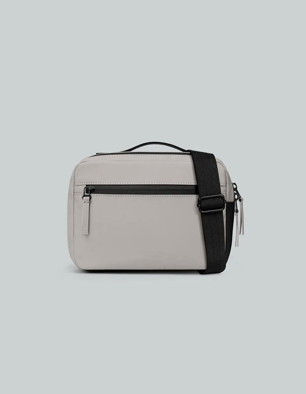 Bolso Däsh Box Bag Taupe, vista frontal con correa