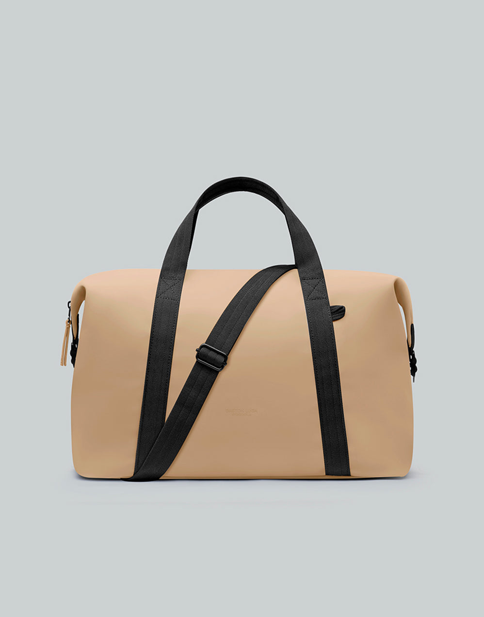 Bolso de viaje Däsh CH Latte, vista frontal con asas y correa