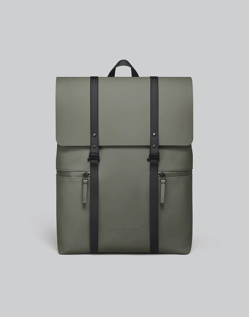 Mochila Spläsh 2.0 16" verde olivo, vista frontal con solapa y dos correas negras