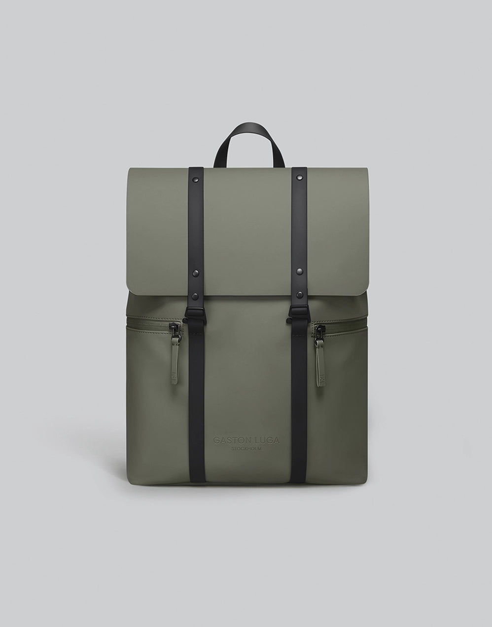 Mochila Spläsh 2.0 13" verde olivo, vista frontal con solapa y dos correas negras