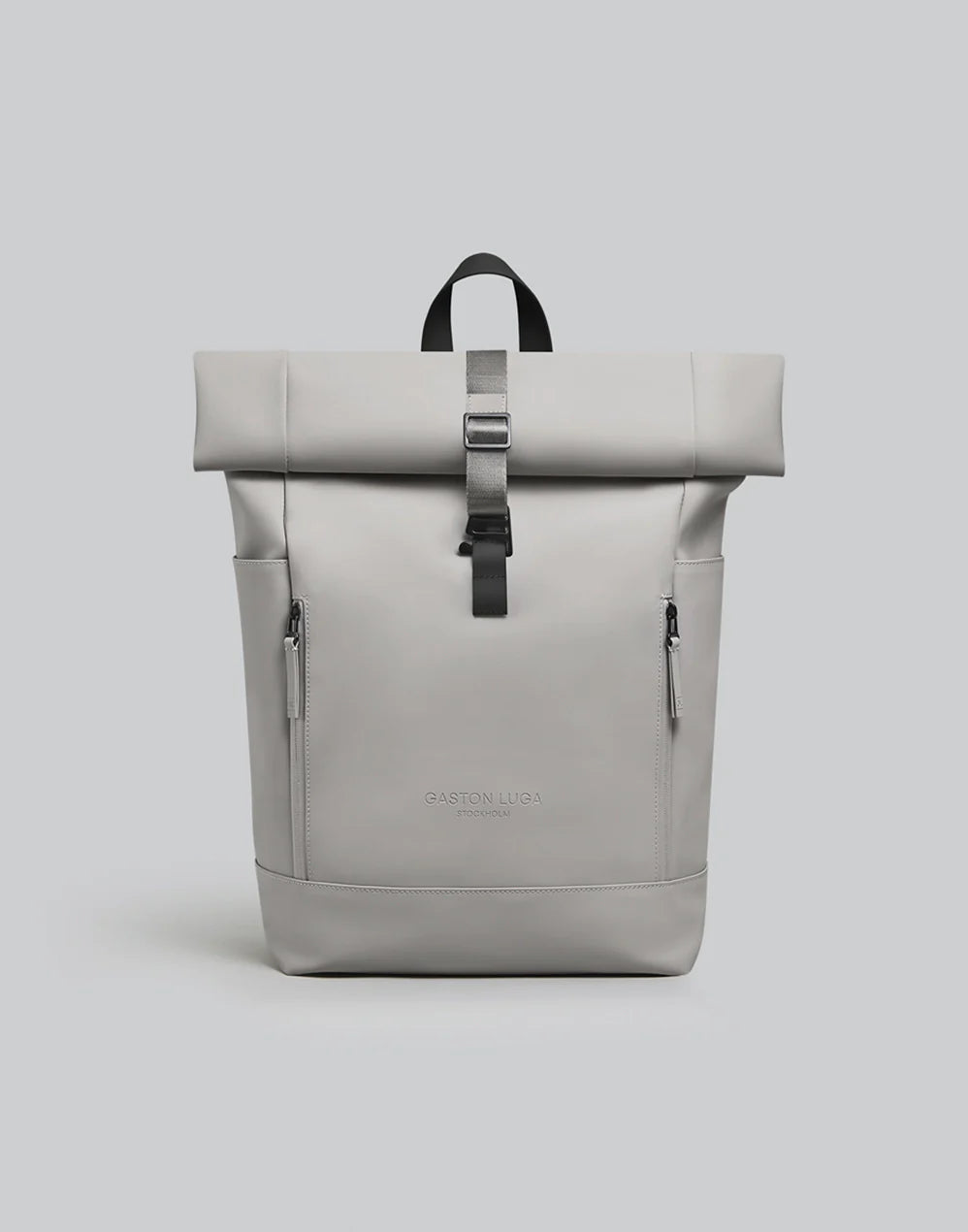 Mochila Rullen 13" taupe, vista frontal con cierre enrollable y correa central