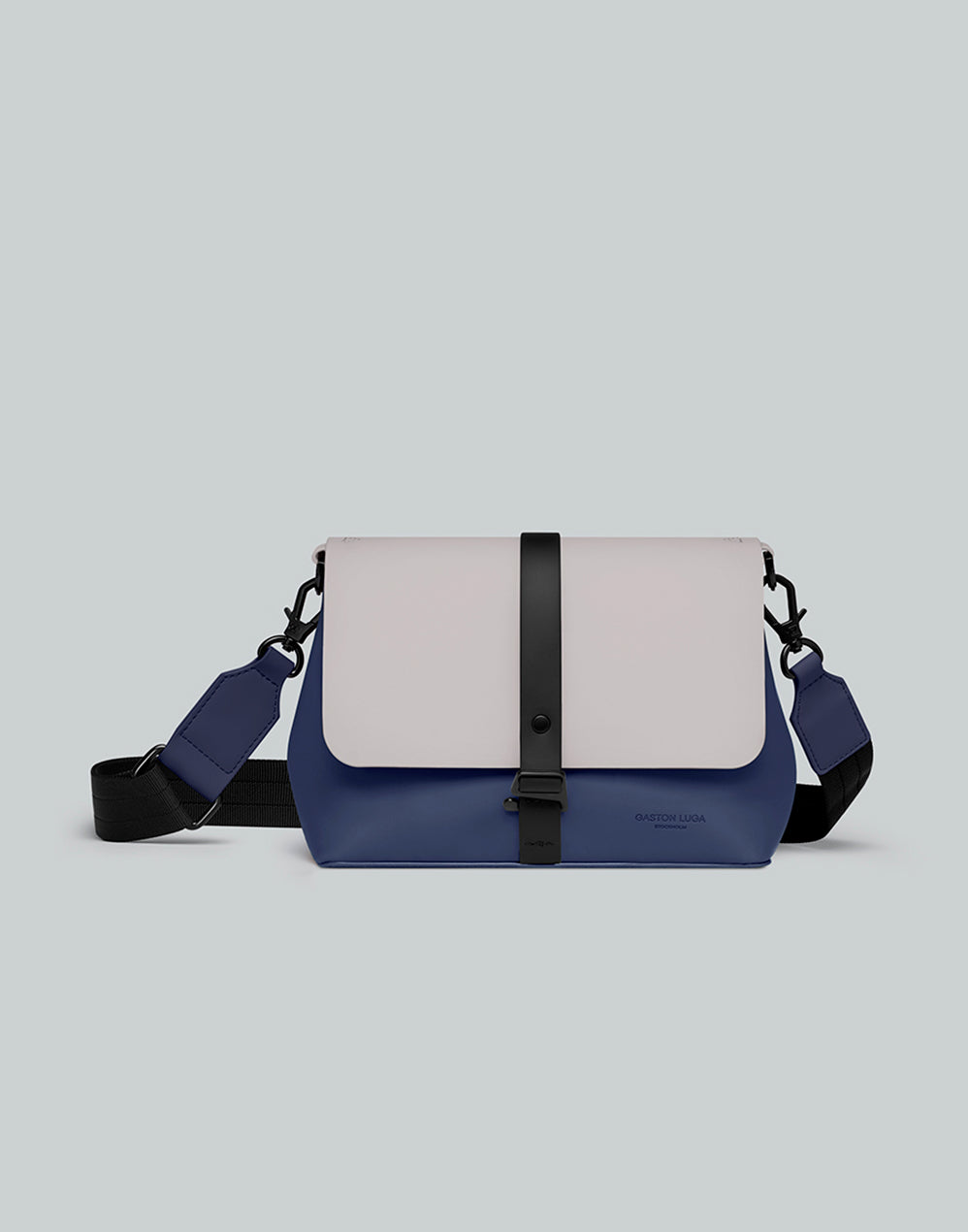 Bolso Spläsh Crossbody Azul / Taupe, vista frontal con correa