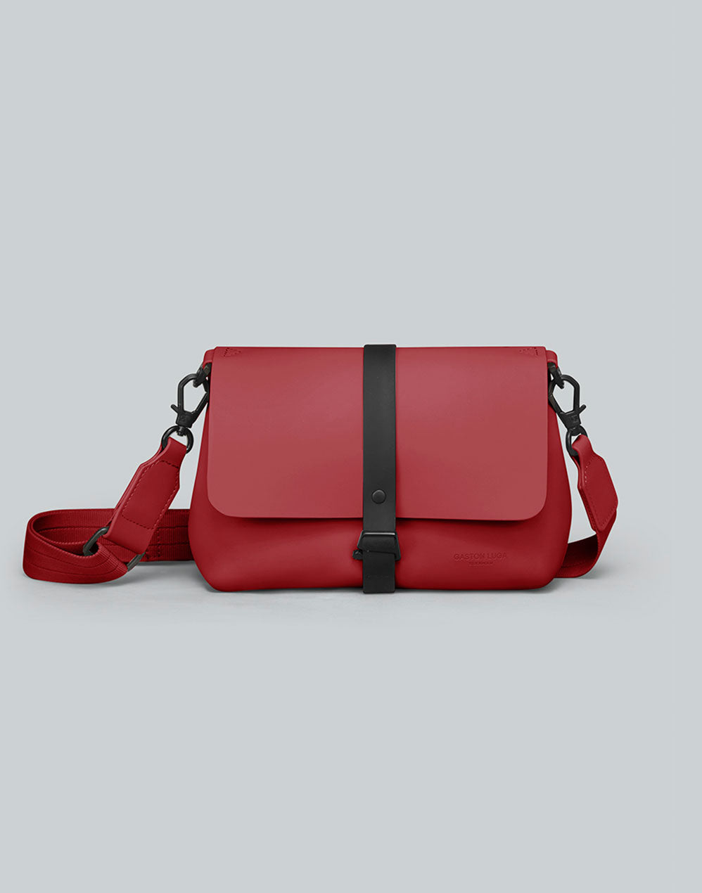 Bolso Spläsh Crossbody Rojo, vista frontal con correa
