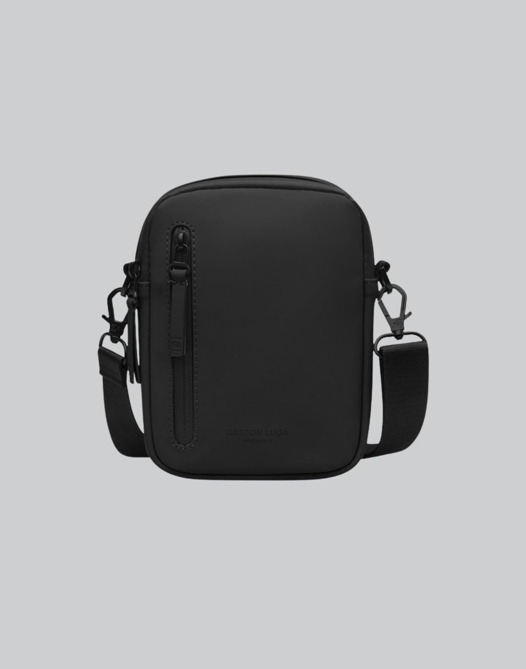 Bolso Däsh Verti Crossbody Negro, vista frontal con correa