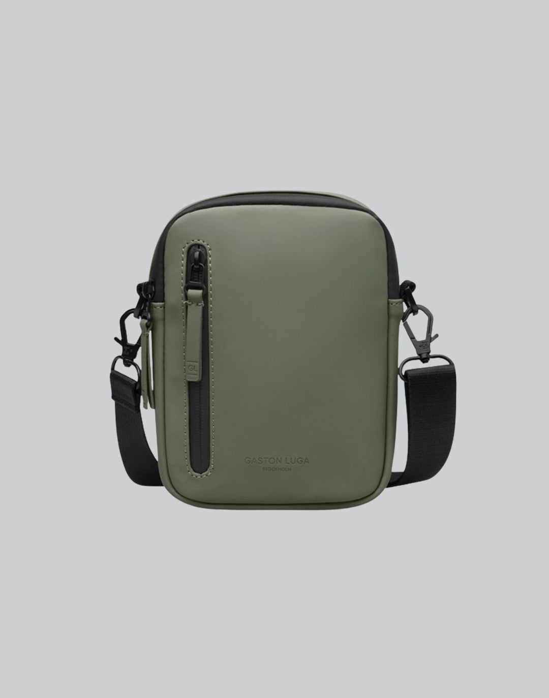 Bolso Däsh Verti Crossbody Verde Olivo, vista frontal con correa