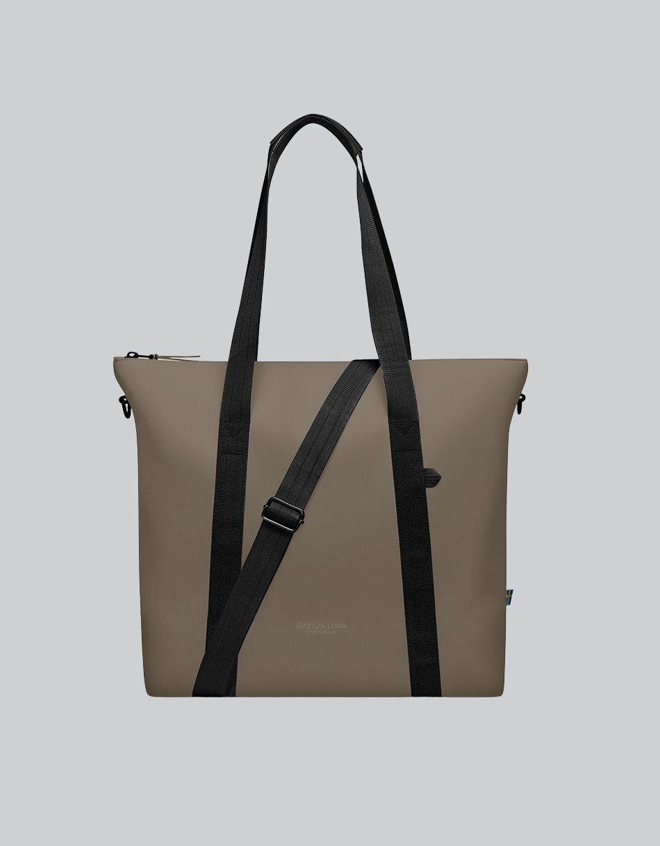 Bolso Däsh Shopper Café Oscuro, vista frontal con asas y correa negras
