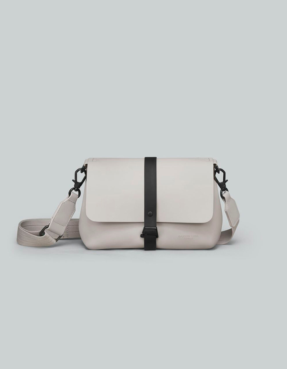 Bolso Spläsh Crossbody Taupe, vista frontal con correa