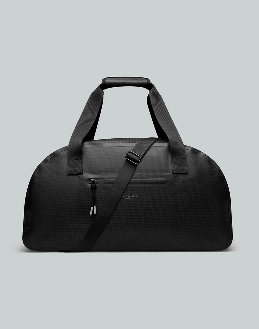 Bolso Lightweight DuoSeal Duffel Negro, vista frontal con asas y correa