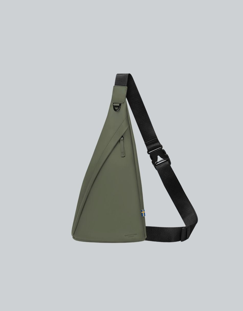 Bandolera Spläsh Sling Verde Olivo con bolsillo diagonal con cierre y correa negra
